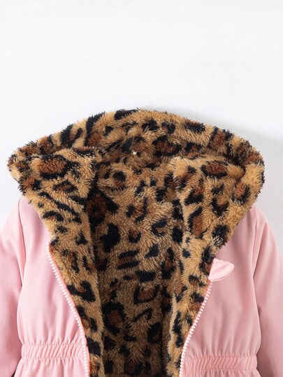 SHEIN Playful Pals معطف أنثوي للأطفال الرضع والصغار من سن 0-3 سنوات، مناسب للخريف والشتاء، مبطن بفرو صناعي قابل للعكس، بطبعة نمر وأسود سادة، متوسط الطول