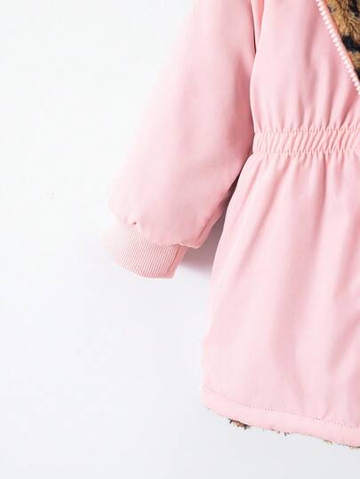 SHEIN Playful Pals معطف أنثوي للأطفال الرضع والصغار من سن 0-3 سنوات، مناسب للخريف والشتاء، مبطن بفرو صناعي قابل للعكس، بطبعة نمر وأسود سادة، متوسط الطول