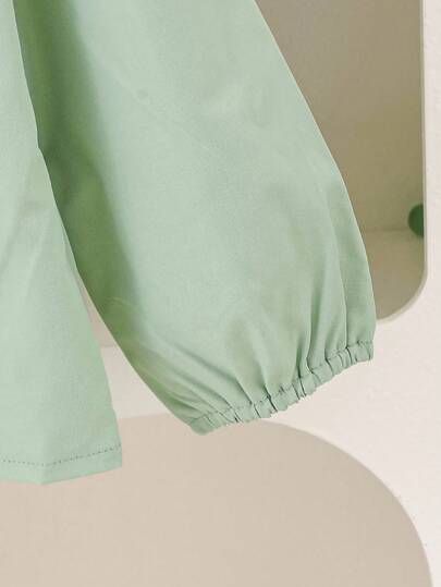 SHEIN Playful Pals مجموعة فتاة شابة أنيقة وحلوة تتكون من ملابس علوية مزينة بفيونكة + بنطلون ساق واسعة، للربيع/الخريف