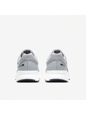 Nike أحذية تدريب وركض خفيفة الوزن، متينة، ماصة للصدمات للرجال. أحذية رياضية جديدة خفيفة الوزن وراحة للارتداء اليومي. أحذية رياضية كاجوال متعددة الاستخدامات RUN SWIFT 2 رمادي أسود بشعار سويش. أحذية رياضية أساسية. CU3517-014