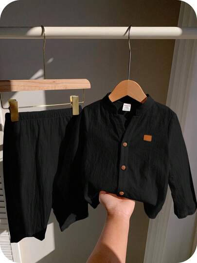 SHEIN طقم قميص كم طويل ذو ياقة واقفة وبنطال بخصر مطاطي للأطفال الكاجوال ،باللون الأسود، مناسب للخريف/الربيع/الصيف ، مناسب لحفلات أعياد الميلاد ،رأس السنة ، الزفاف ، حفلات استقبال المولود