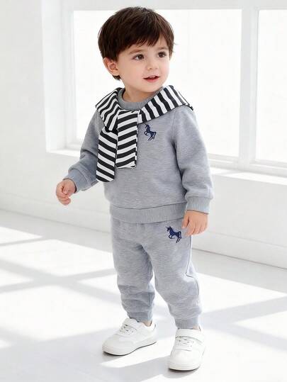 SHEIN Playful Pals 3 قطع طقم ملابس شتوية للأطفال الرضع الصبيان، يتكون من بلوزة رقبة طاقم مطرزة بنمط مبطنة حرارياً وبنطال ذو طوق شال مخطط، مجموعة ملابس كاجوال للأطفال الرضع في فصل الخريف والشتاء