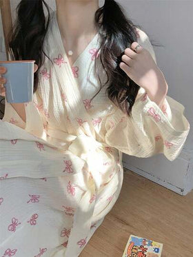 SHEIN قطعة واحدة من رداء الحمام، رداء الحمام ثوب النوم للنساء بأسلوب أوروبي وأمريكي بسيط، طويل الأكمام، جديد للربيع والخريف، لطيف وجميل، رداء حمام وردي كامل الطول، أكمام طويلة رفيعة، لون أحادي، ملابس منزلية