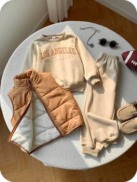 SHEIN 3 قطعة/طقم ملابس شتوية وخريفية للأولاد للعودة إلى المدرسة، تتكون من معطف مبطن مريح متعدد الاستخدامات، وبلوزة رقبة طاقم، وبنطلون رياضي