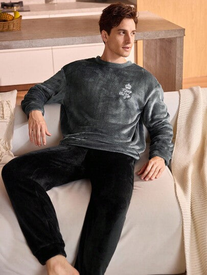 Manfinity Underwear&Sleepwear Basics طقم بيجامة من قطعتين (ملابس علوية بياقة طاقم وبنطال طويل) من الفليس الناعم للرجال، ملابس خريف وشتاء، مريحة