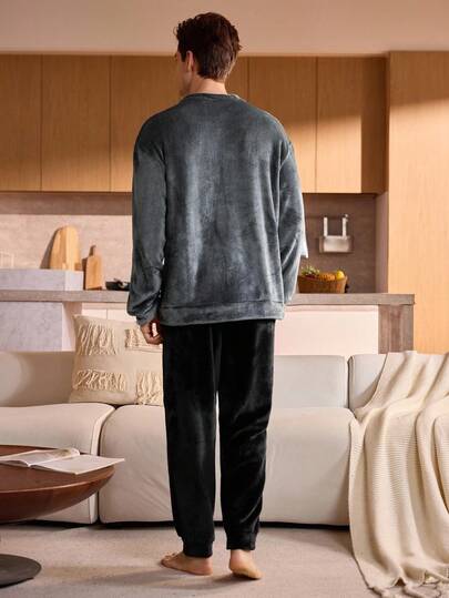 Manfinity Underwear&Sleepwear Basics طقم بيجامة من قطعتين (ملابس علوية بياقة طاقم وبنطال طويل) من الفليس الناعم للرجال، ملابس خريف وشتاء، مريحة