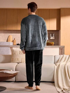 Manfinity Underwear&Sleepwear Basics طقم بيجامة من قطعتين (ملابس علوية بياقة طاقم وبنطال طويل) من الفليس الناعم للرجال، ملابس خريف وشتاء، مريحة