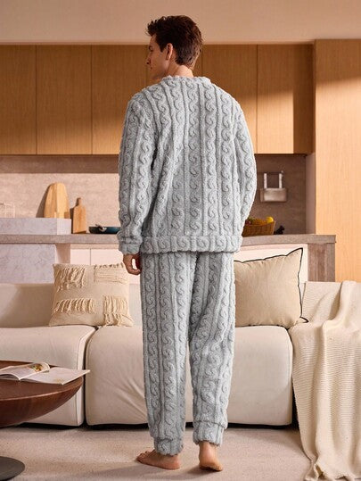 Manfinity Underwear&Sleepwear Basics مجموعة بيجامة رجالية من قطعتين (ملابس علوية وبنطلون) من الفليس ذات رقبة طاقم وأكمام طويلة، دافئة ومريحة للشتاء والخريف
