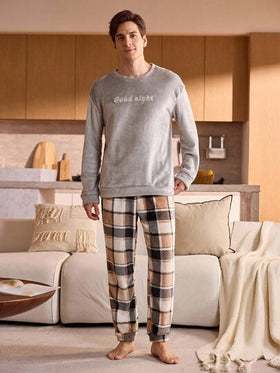 Manfinity Underwear&Sleepwear Basics مجموعة بيجامات رجالية من ملابس علوية كم طويل بطبعة حرفية وبنطلون مربعات فلانيل (مربعات رمادية، ناعم ومريح للارتداء المنزلي)، ملابس خريف وشتاء، مريحة