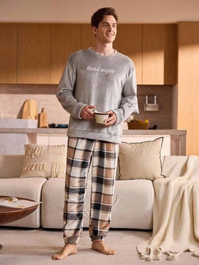 Manfinity Underwear&Sleepwear Basics مجموعة بيجامات رجالية من ملابس علوية كم طويل بطبعة حرفية وبنطلون مربعات فلانيل (مربعات رمادية، ناعم ومريح للارتداء المنزلي)، ملابس خريف وشتاء، مريحة