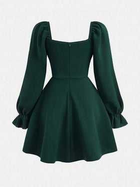 Girlism فستان بخط الخصر على شكل قلب بلون واحد للمراهقات