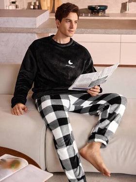 Manfinity Underwear&Sleepwear Basics مجموعة بيجامة رجالية من قطعتين (ملابس علوية كم طويل رقبة طاقم وبنطلون) من الفلانيل الناعم والمريح، ملابس خريف وشتاء دافئة