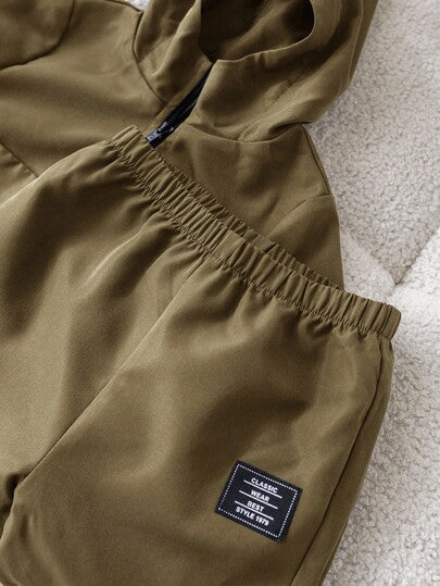 SHEIN طقم ملابس كاجوال رياضي للخريف لطفل ولد، قميص ثقيل بقبعة أخضر جيش وبنطال خصر مطاطي 2قطعة