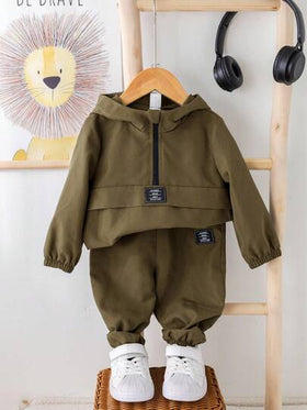 SHEIN طقم ملابس كاجوال رياضي للخريف لطفل ولد، قميص ثقيل بقبعة أخضر جيش وبنطال خصر مطاطي 2قطعة