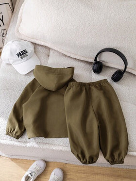 SHEIN طقم ملابس كاجوال رياضي للخريف لطفل ولد، قميص ثقيل بقبعة أخضر جيش وبنطال خصر مطاطي 2قطعة