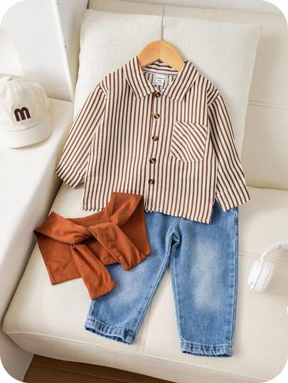 SHEIN مجموعة 3 قطع قميص مخطط كاجوال للأطفال الصبية، وشال بني، وبنطلون جينز أزرق، مناسبة لحفلة عيد الميلاد، الحفلات المسائية، الحفلات، حفل الزفاف، شهر الطفل الأول، المعمودية وعيد الميلاد الأول، روضة الأطفال