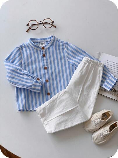 SHEIN مجموعة ملابس طفل ولد/بنت مكونة من قميص أكمام طويلة بياقة مخططة باللون الأزرق والأبيض وبنطال أبيض ضيق، مريحة وعملية للموضة اليومية المدرسية، مناسبة للارتداء الداخلي والخارجي، اليومي والرياضي والحفلات والتصوير في فصل الخريف/الشتاء