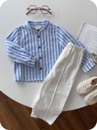 SHEIN مجموعة ملابس طفل ولد/بنت مكونة من قميص أكمام طويلة بياقة مخططة باللون الأزرق والأبيض وبنطال أبيض ضيق، مريحة وعملية للموضة اليومية المدرسية، مناسبة للارتداء الداخلي والخارجي، اليومي والرياضي والحفلات والتصوير في فصل الخريف/الشتاء