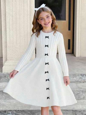 SHEIN Serisse Kids فستان كنزة بياقة دائرية وخصر مناسب للمراهقات، مع فيونكة أمامية متباينة للشتاء، فستان كنزة أبيض ثابت بأكمام طويلة