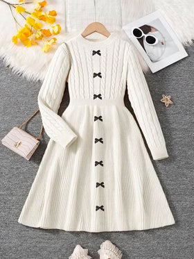 SHEIN Serisse Kids فستان كنزة بياقة دائرية وخصر مناسب للمراهقات، مع فيونكة أمامية متباينة للشتاء، فستان كنزة أبيض ثابت بأكمام طويلة
