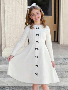 SHEIN Serisse Kids فستان كنزة بياقة دائرية وخصر مناسب للمراهقات، مع فيونكة أمامية متباينة للشتاء، فستان كنزة أبيض ثابت بأكمام طويلة