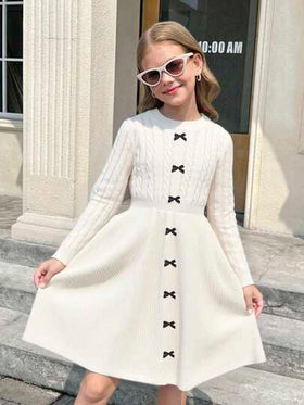 SHEIN Serisse Kids فستان كنزة بياقة دائرية وخصر مناسب للمراهقات، مع فيونكة أمامية متباينة للشتاء، فستان كنزة أبيض ثابت بأكمام طويلة