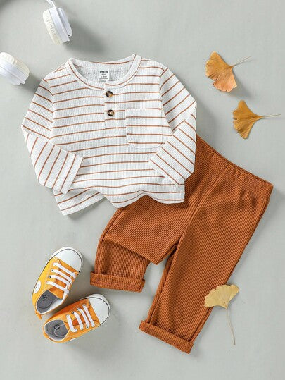 SHEIN Playful Pals طقم ملابس كامل للأطفال الصبيان، ملابس علوية بأكمام طويلة مخطط بطراز كلاسيكي وبنطال بلون متباين، مناسب للارتداء في الربيع/الخريف، للاستخدام اليومي، الحفلات، العطلات، الحديقة
