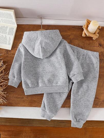 SHEIN Playful Pals مجموعة بنطلون وبلوزة هودي مطبوع بحرف للأطفال الصبيان، مناسبة للخروجات والملابس اليومية في فصلي الخريف والشتاء، مجموعة بلوزة رمادية