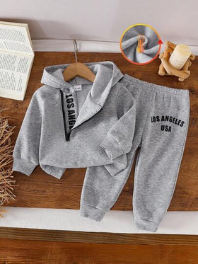 SHEIN Playful Pals مجموعة بنطلون وبلوزة هودي مطبوع بحرف للأطفال الصبيان، مناسبة للخروجات والملابس اليومية في فصلي الخريف والشتاء، مجموعة بلوزة رمادية