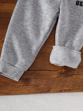 SHEIN Playful Pals مجموعة بنطلون وبلوزة هودي مطبوع بحرف للأطفال الصبيان، مناسبة للخروجات والملابس اليومية في فصلي الخريف والشتاء، مجموعة بلوزة رمادية