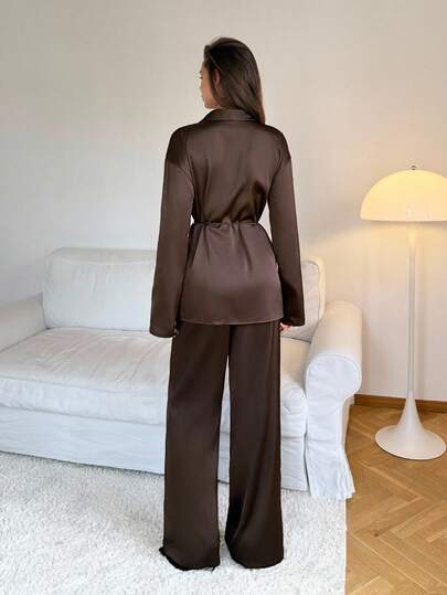 SHEIN Tall بدلة كاجوال للنساء مكونة من كارديجان أكمام طويلة بربطة أمامية من القماش الأطلسي ذو لون أحادي وبنطال خصر مطاطي، بدلة نوم للنساء مكونة من قطعتين، بدلة عمل كاجوال للنساء، ملابس مكتبية