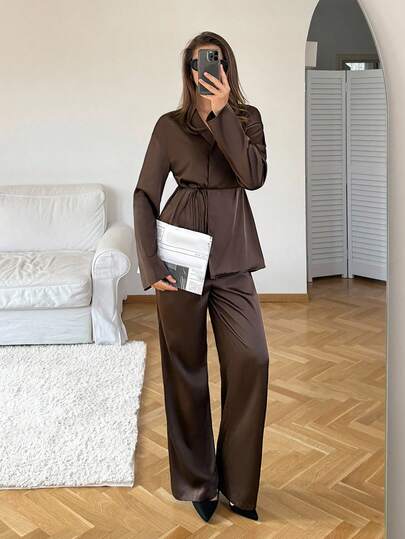 SHEIN Tall بدلة كاجوال للنساء مكونة من كارديجان أكمام طويلة بربطة أمامية من القماش الأطلسي ذو لون أحادي وبنطال خصر مطاطي، بدلة نوم للنساء مكونة من قطعتين، بدلة عمل كاجوال للنساء، ملابس مكتبية