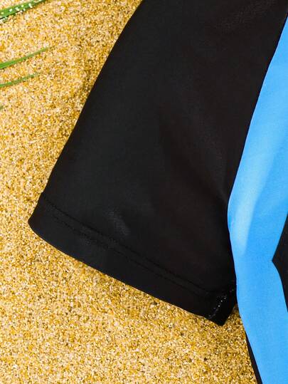 SHEIN طقم تيشيرت رياضي مطبوع عليه رسمة البرق وشورت سباحة للصبي المراهق، مناسب للشاطئ والسباحة والتزلج على الأمواج