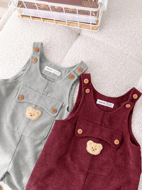 SHEIN قطعتان من السراويل الفضفاضة الكاجوال للأطفال الصبيان/البنات بنمط الدب الكيوت، ذات جيب كبير وأكتاف منخفضة، مناسبة للارتداء في فصلي الخريف والشتاء، للاستخدام الداخلي والخارجي