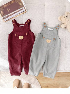 SHEIN قطعتان من السراويل الفضفاضة الكاجوال للأطفال الصبيان/البنات بنمط الدب الكيوت، ذات جيب كبير وأكتاف منخفضة، مناسبة للارتداء في فصلي الخريف والشتاء، للاستخدام الداخلي والخارجي