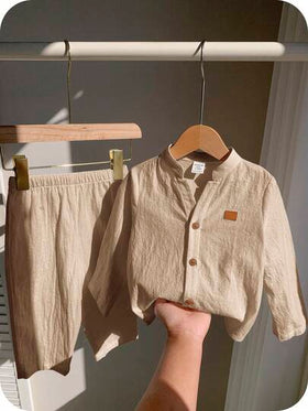 SHEIN طقم 2 قطعة تيشيرت أزرار طوق طويل الأكمام وبنطال خصر مطّاط كاجوال مناسب للأطفال الصغار الأولاد و البنات، مناسب لحفلات أعياد الميلاد وأعياد السنة الجديدة وحفلات المساء والمناسبات وحفلات الزفاف والمنشأسري والتعميد وحفلات عيد ميلاد الطفل الأول، حفلات اس