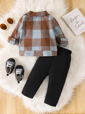 SHEIN Vintaside Kids بدلة رضيع ذات تصميم جيب مربع والبنطلون ذو اللون الأحادي، ملابس كاجوال