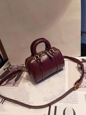 حقيبة يد وسادة من الجلد الناعم بطراز قديم للنساء، حقيبة تسوق متعددة الاستخدامات للاستخدام اليومي، حقيبة كتف أسطوانية الشكل باللون الأحمر