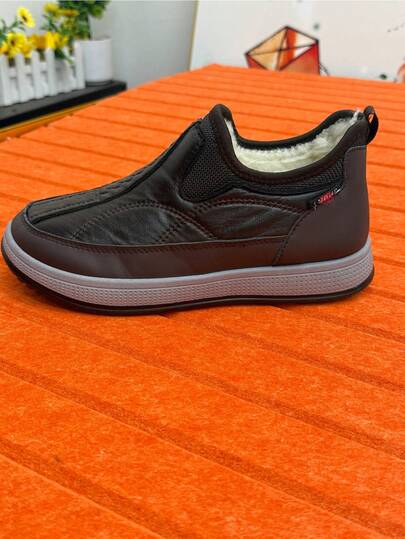 بوت ثلج رجالية خفيفة الوزن، دافئة ومريحة. بطانة ناعمة للدفء. عملية وأنيقة. متوفرة باللون الأسود والرمادي والبني. سهلة التنظيف. تصميم سهل الارتداء. مناسبة للتنقل اليومي والقيادة والعمل والمناسبات الرسمية.