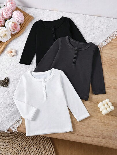 SHEIN 3 قطع بلوزة بناتية مريحة طويلة الأكمام، مناسبة للأطفال من عمر 0-3 سنوات، تصميم ياقة كبيرة، زخرفة أزرار عمودية على الصدر. ملمس ناعم. مناسبة لمناسبات متنوعة، مثل الأنشطة الخارجية وتجمعات العائلة، إلخ. مناسبة للخريف والشتاء.