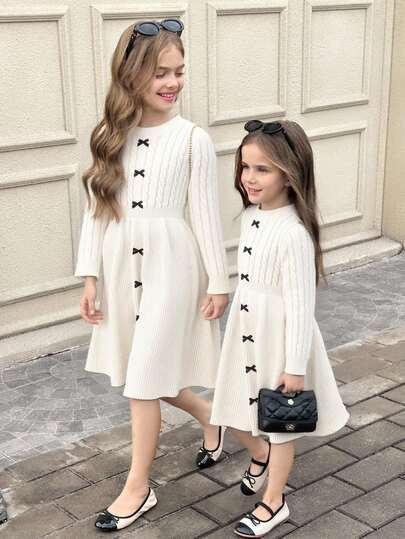 SHEIN Serisse Kids فستان كنزة بياقة دائرية وخصر مناسب للمراهقات، مع فيونكة أمامية متباينة للشتاء، فستان كنزة أبيض ثابت بأكمام طويلة