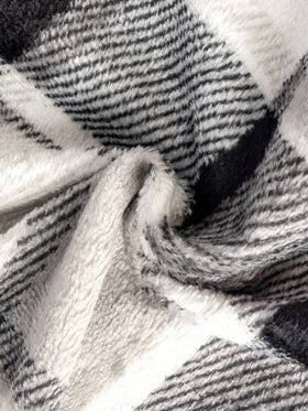 SHEIN مجموعة بيجامات رجالية تتكون من ملابس علوية مطرزة بحرف مضحك وبنطلون فلانيل كلاسيكي مربع، ملابس خريف/شتاء، عيد الميلاد