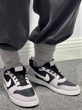 Nike حذاء رياضي كاجوال خفيف الوزن من نايك كورت بورو لو بريم، أسود ورمادي، رجالي