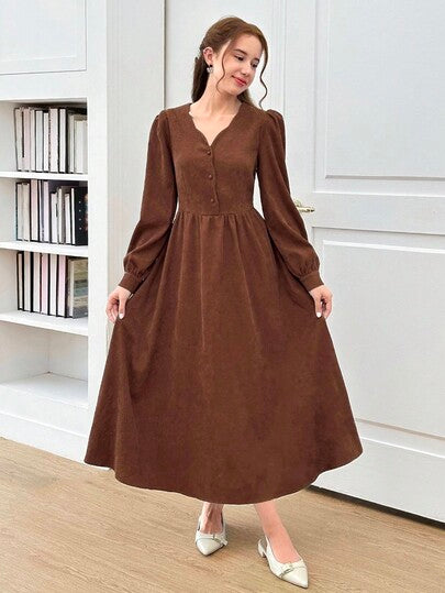 SHEIN فستان طويل بخصر على شكل حرف A مزين بأزرار وأكمام فانوس من الكوردوروي البني، ملابس خارجية أنيقة للمراهقات، خريف/شتاء