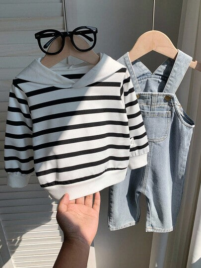 SHEIN مجموعة من قطعتين للأطفال الرضع، تتكون من هودي أسود وأبيض مخطط وبنطال جينز أزرق، مناسب للارتداء اليومي والخارجي والرياضة واللعب والحفلات والتصوير الفوتوغرافي والعطلات والمناسبات، ملابس أطفال شتوية، ملابس أطفال جنسية محايدة