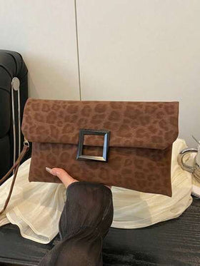 حقيبة كلاتش للنساء، حقيبة مربعة صغيرة ذات طبعة نمر عصرية، حقيبة يد بغطاء