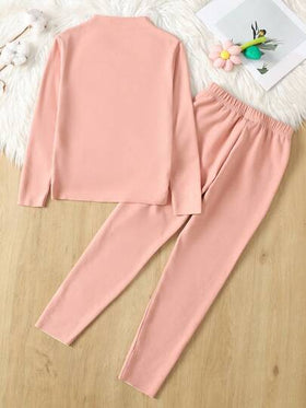 SHEIN طقم بيجاما للفتيات المراهقات مكون من قميص كم طويل من الفليس المركب مع رقعة مطرزة بشكل دب كرتوني ومن سروال طويل، مبطن حراريًا، للخريف/الشتاء، باللون الوردي