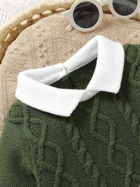 SHEIN جمبسوت رضيع بسترة خضراء، بياقة على طراز الرجال + جمبسوت طويلة الأكمام بنقشة الحبل المجدول مع جوارب، للمواليد الجدد