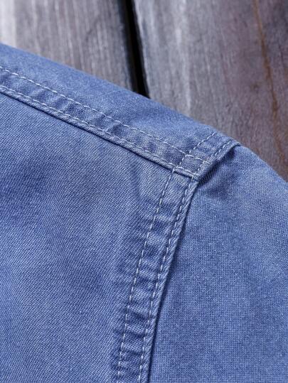 Manfinity Homme ملابس علوية جينز كاجوال للرجال بأكمام طويلة وياقة وجيب، لون غسيل متوسط، قياس عادي، قماش جينز مطاطي قطني، مناسب للخريف