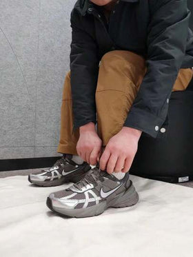 Nike أحذية نايك V2K الرياضية المريحة والمتعددة الاستخدامات ذات الرقبة المنخفضة للرجال للتنقل والتجول في المدينة